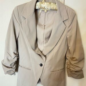 Elizabeth and James Women's Beige Blazer